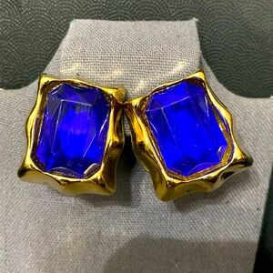 Vintage 80’s Square Gold Tone & Blue Acrylic button clip-on Earrings